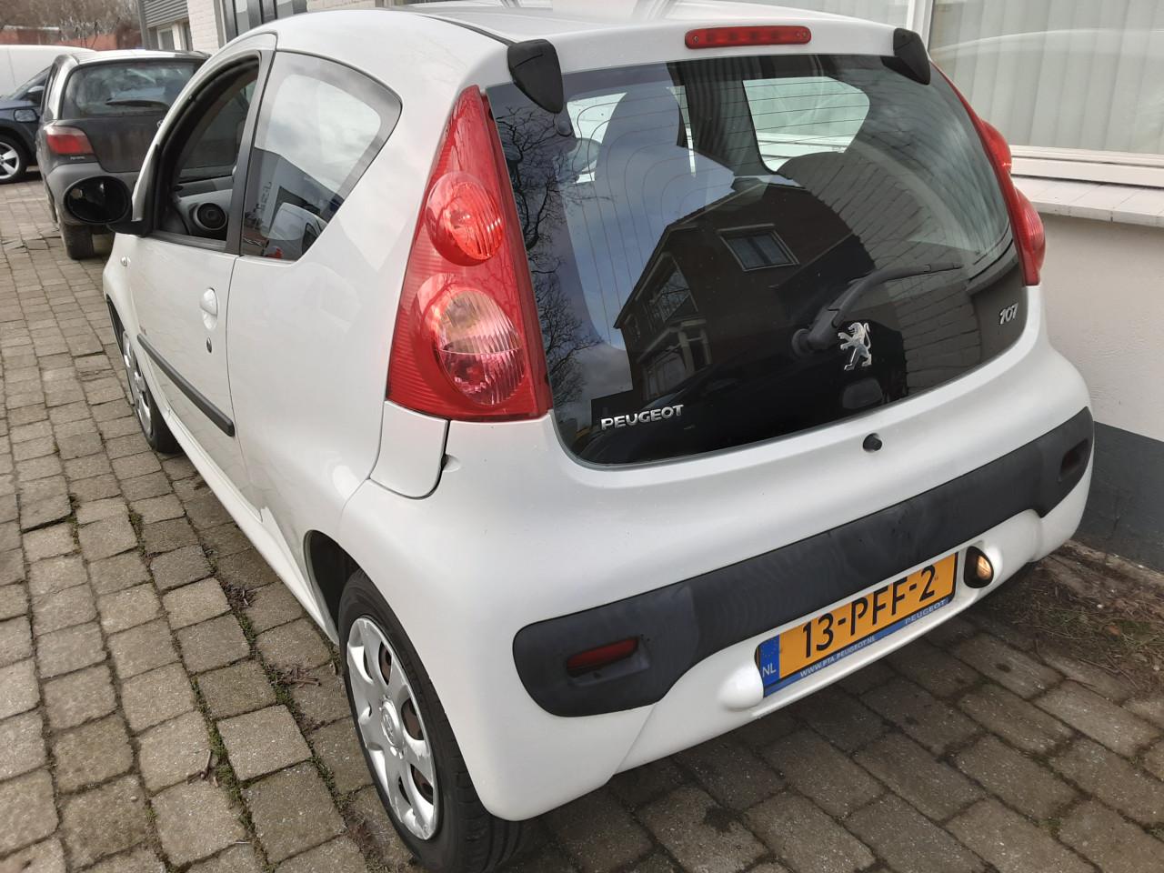 Peugeot 107 1.0-12V Millesim 200