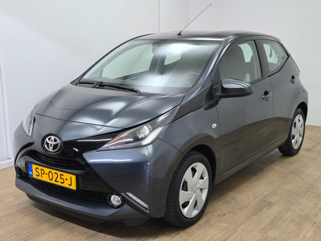 Toyota Aygo 1.0 vvt-i x-nav | parkeercamera | navi | cruisecontrol | blueto