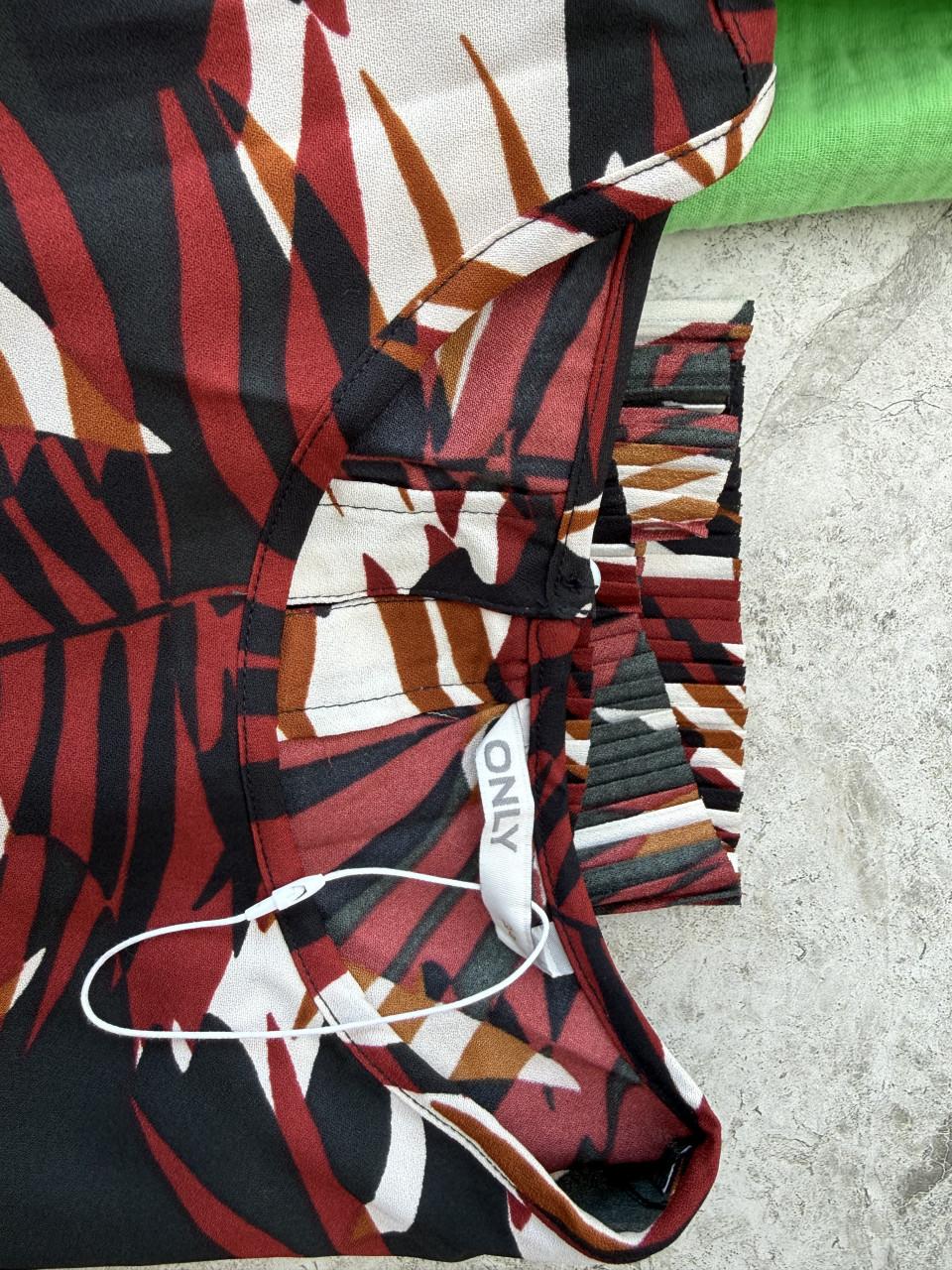 Pakket Only Jacq Y 6 Splinternieuw Tops/Shirts. Mt XS-S. 34-36 Kan ook 38.