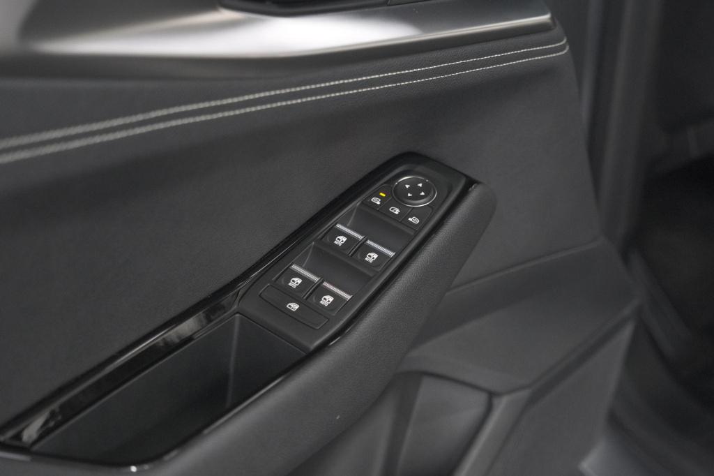 Renault Austral 1.2 e-tech full hybrid 200 techno | 360 camera | panoramada