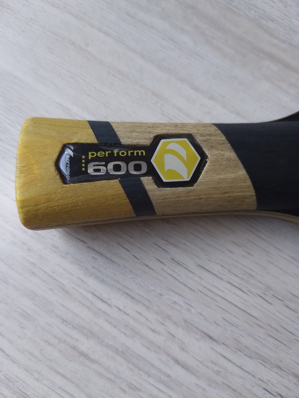 Cornilleau Perform 600 tafeltennisbadje