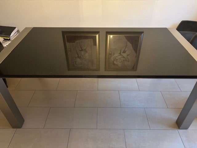 Eetkamertafel met natuursteenblad