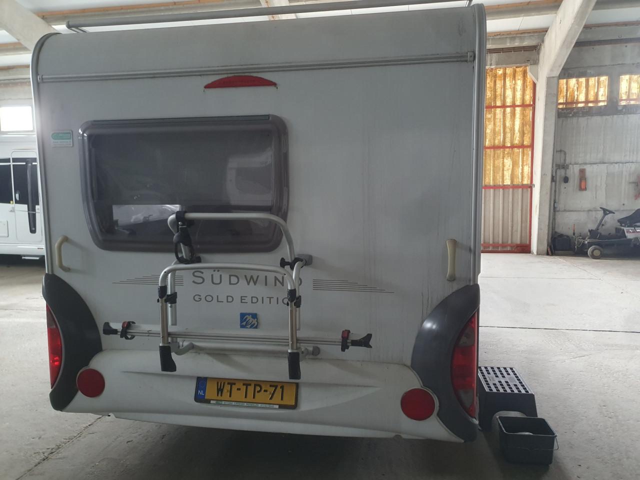 Zeer goed onderhouden en complete KNAUS 420QD Sudwind caravan te koop.