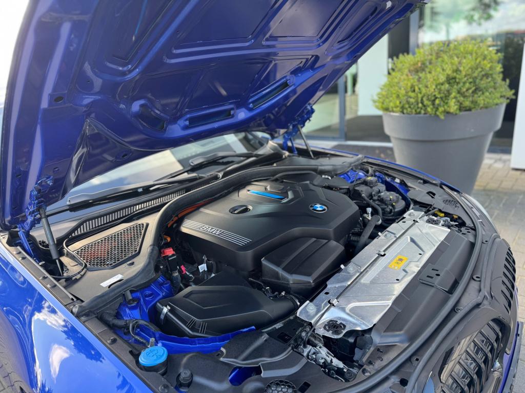 BMW 3-serie touring 330e m-sport * pano * acc * harman/ kardon