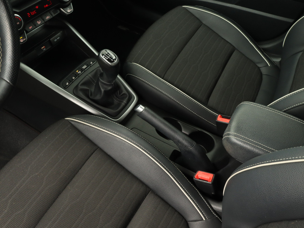 Kia Stonic 1.0 t-gdi mhev gt-line | stuur- en stoelverwarming | navigatie |