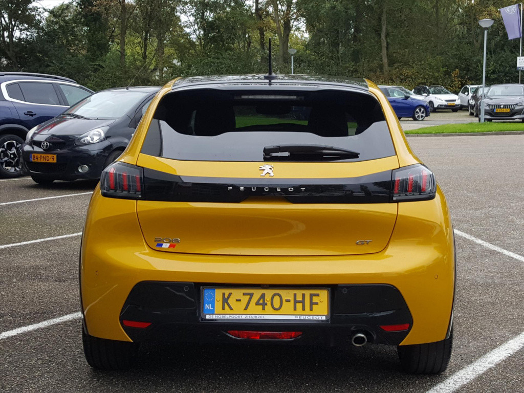Peugeot 208 gt 1.2 puretech 100pk (vol)automaat (eat8) | navigatie 3d cockp