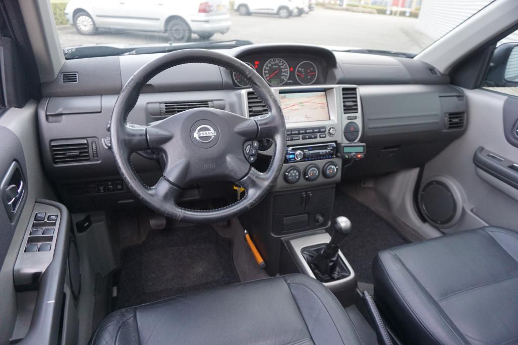 Nissan X-Trail 2.5 sport outdoor airco / navi / cruise / stoelverw. / pano