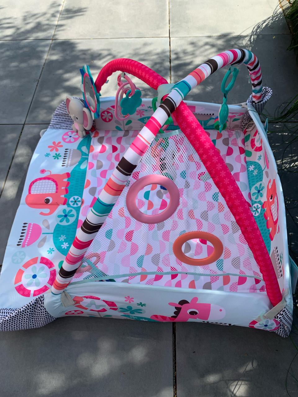 Speelmat ballen/ babygym met boog roze