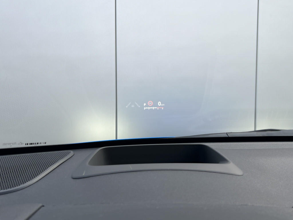 Toyota Yaris 1.5 hybrid 130 launch edition jbl audio | headup display | sto
