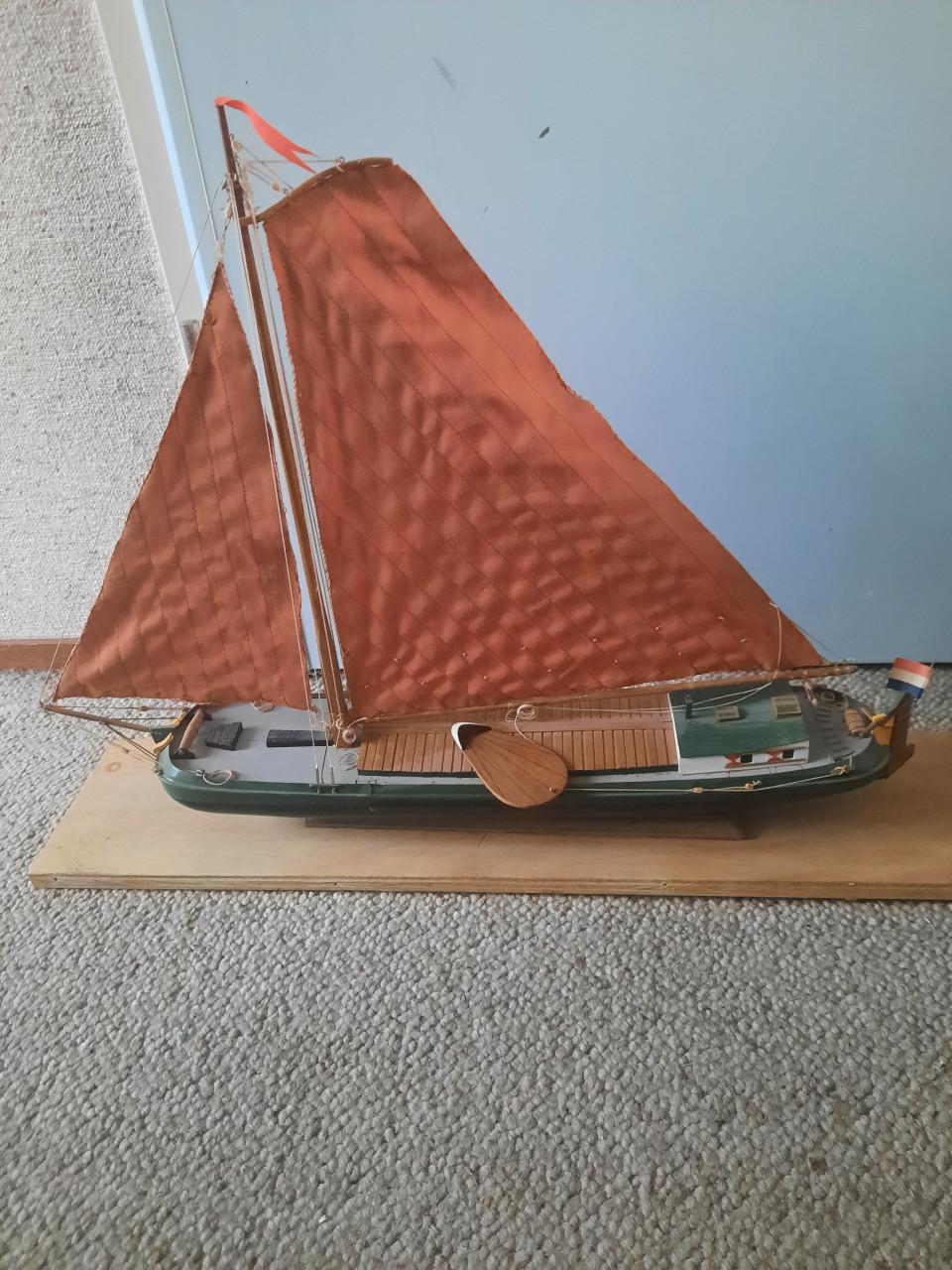 Model zeilboten en bootjes
