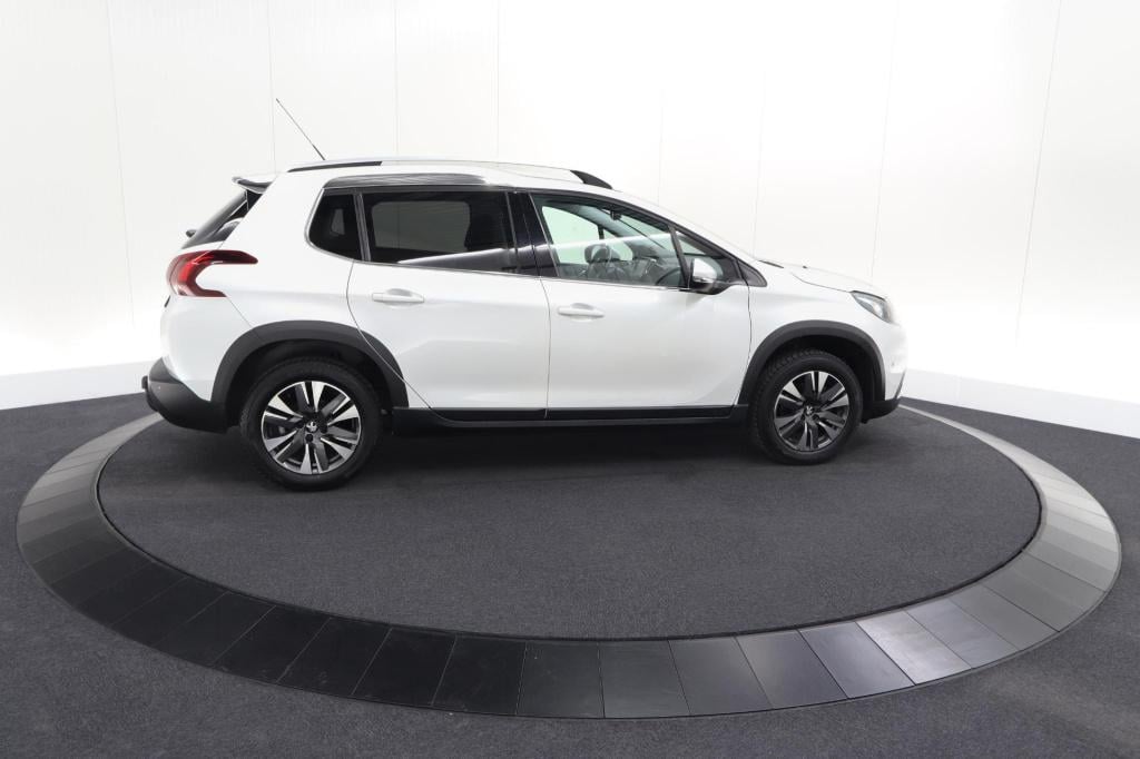 Peugeot 2008 puretech 110 eat6 allure | trekhaak | apple carplay | parkeers