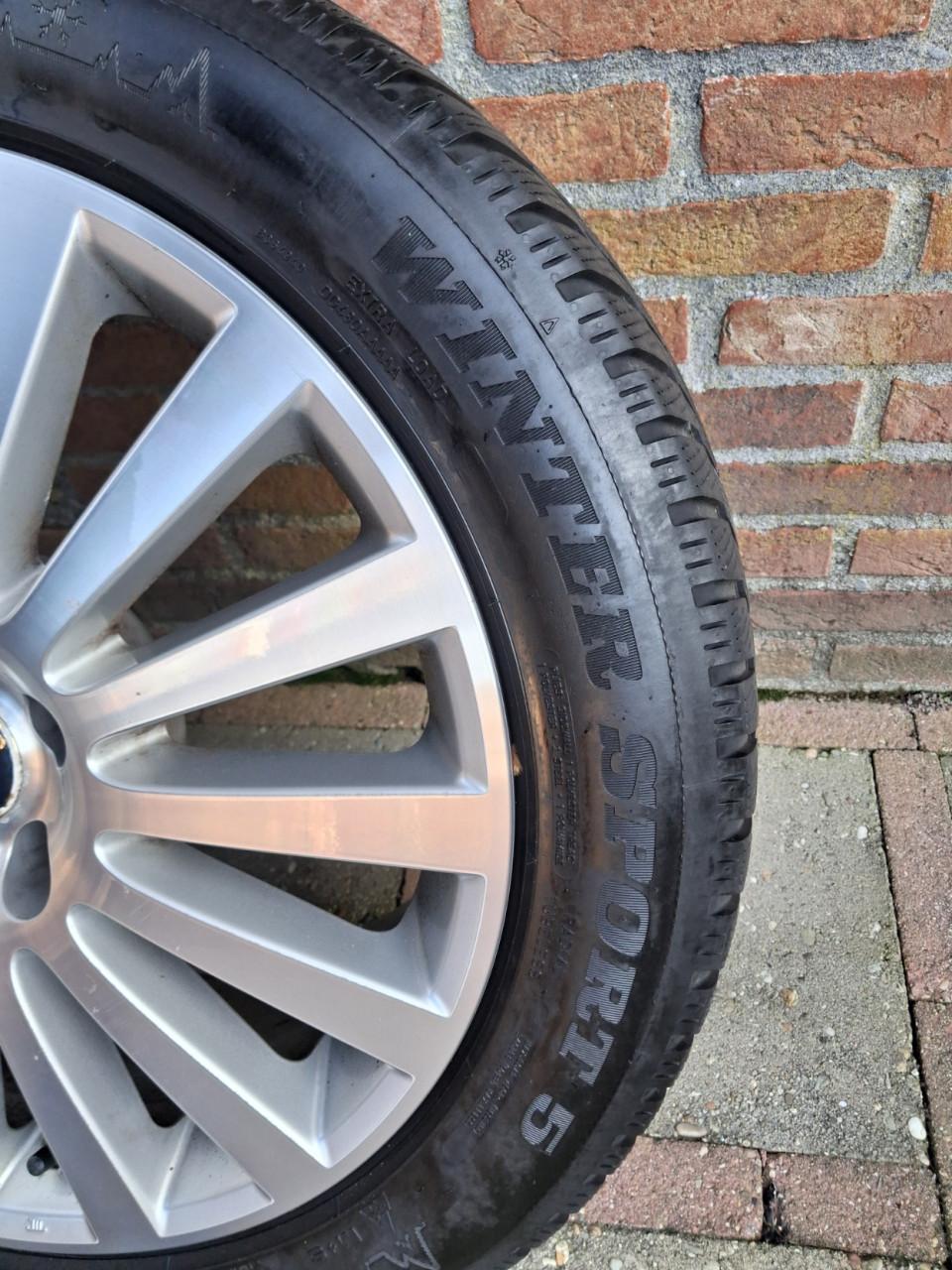 Winterbanden met orginele wintervelgen Alfa Romeo