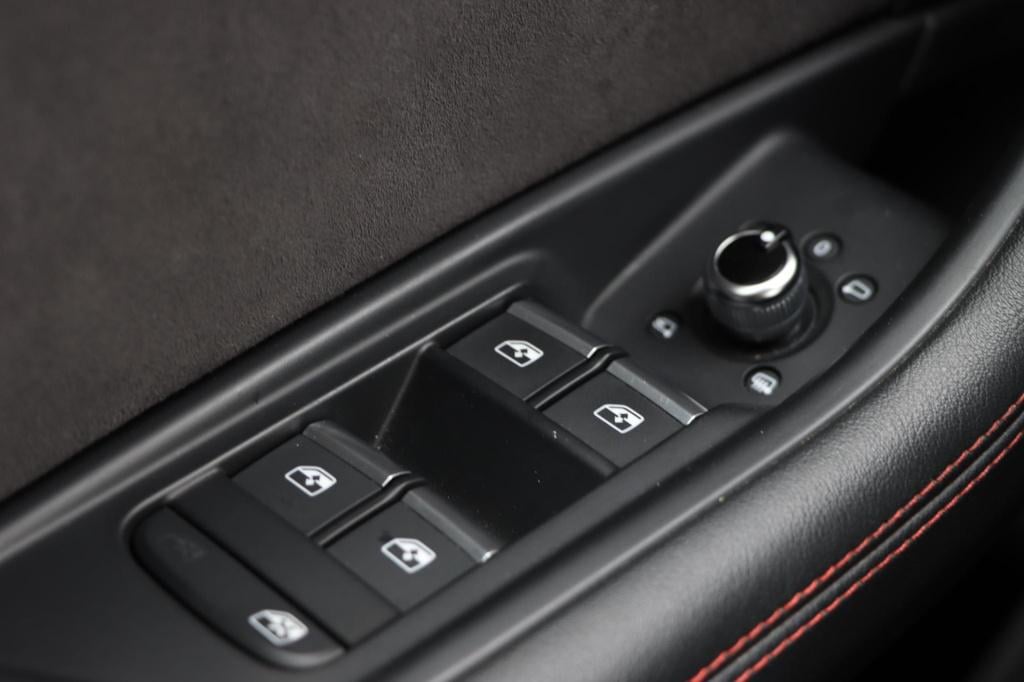 Audi Rs4 avant 2.9 tfsi quattro 450pk tiptronic | lederen massagestoelen | 