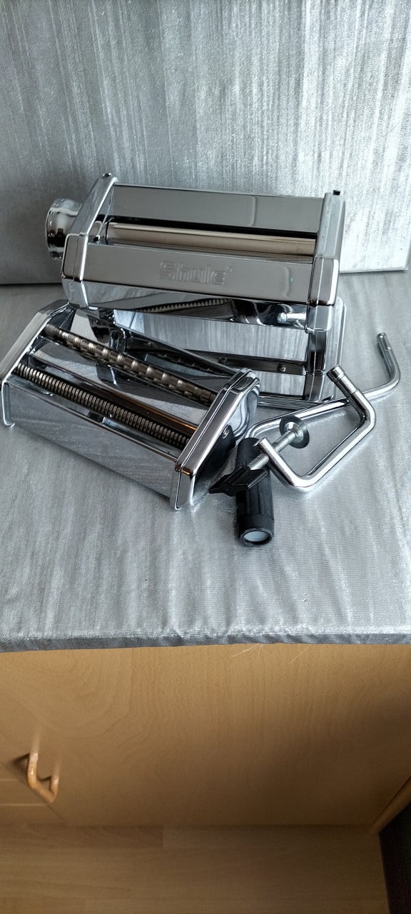 Te koop: Pastamachine