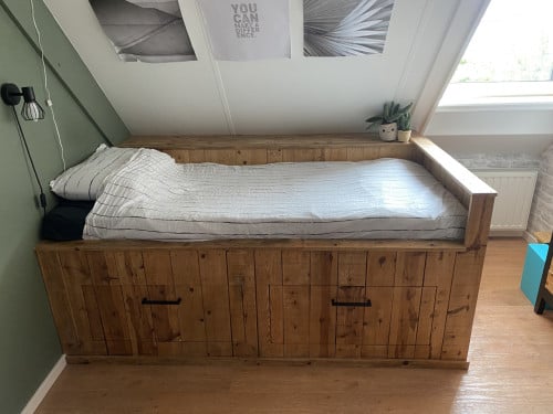 1 persoons bed (inbouw) met grote lades 190x80 incl matras