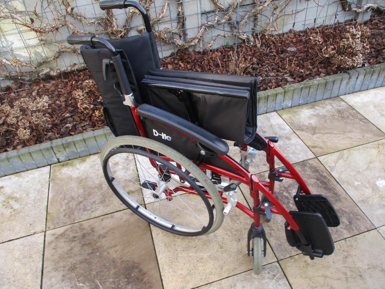 Nieuw Drive opvouwbare lichtgewicht rolstoel met anti-lekbanden