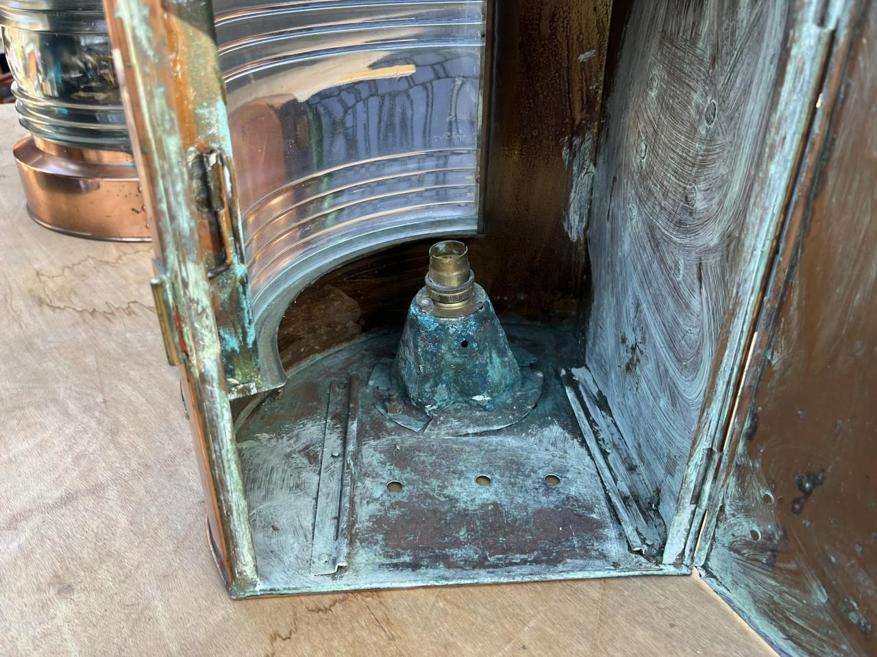 Bak - en stuurboor lampen van koper