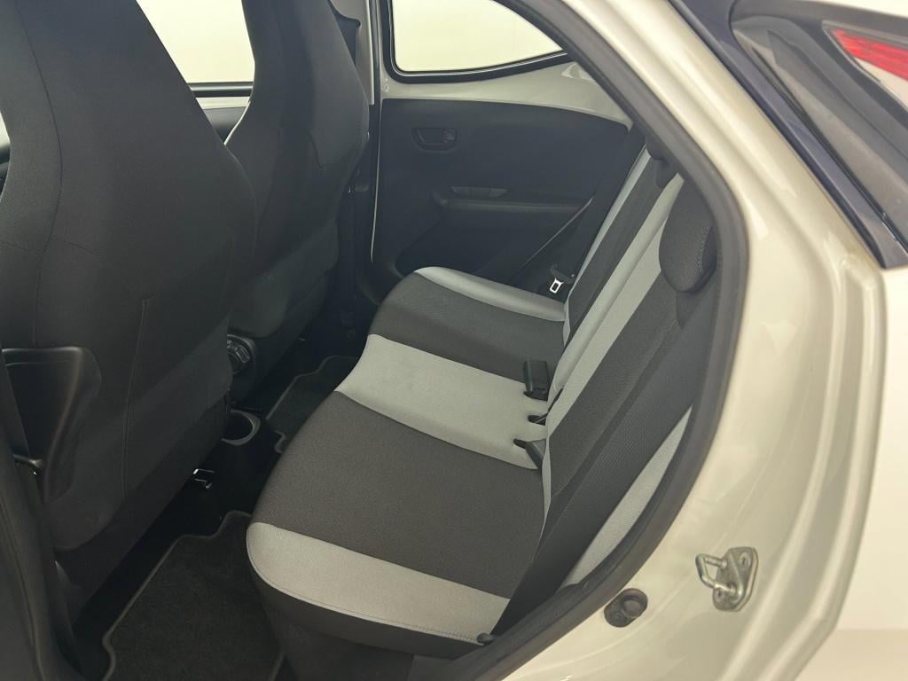 Toyota Aygo occasion 1.0 vvt-i x-play | wit | tweedehands toyota aygo | air
