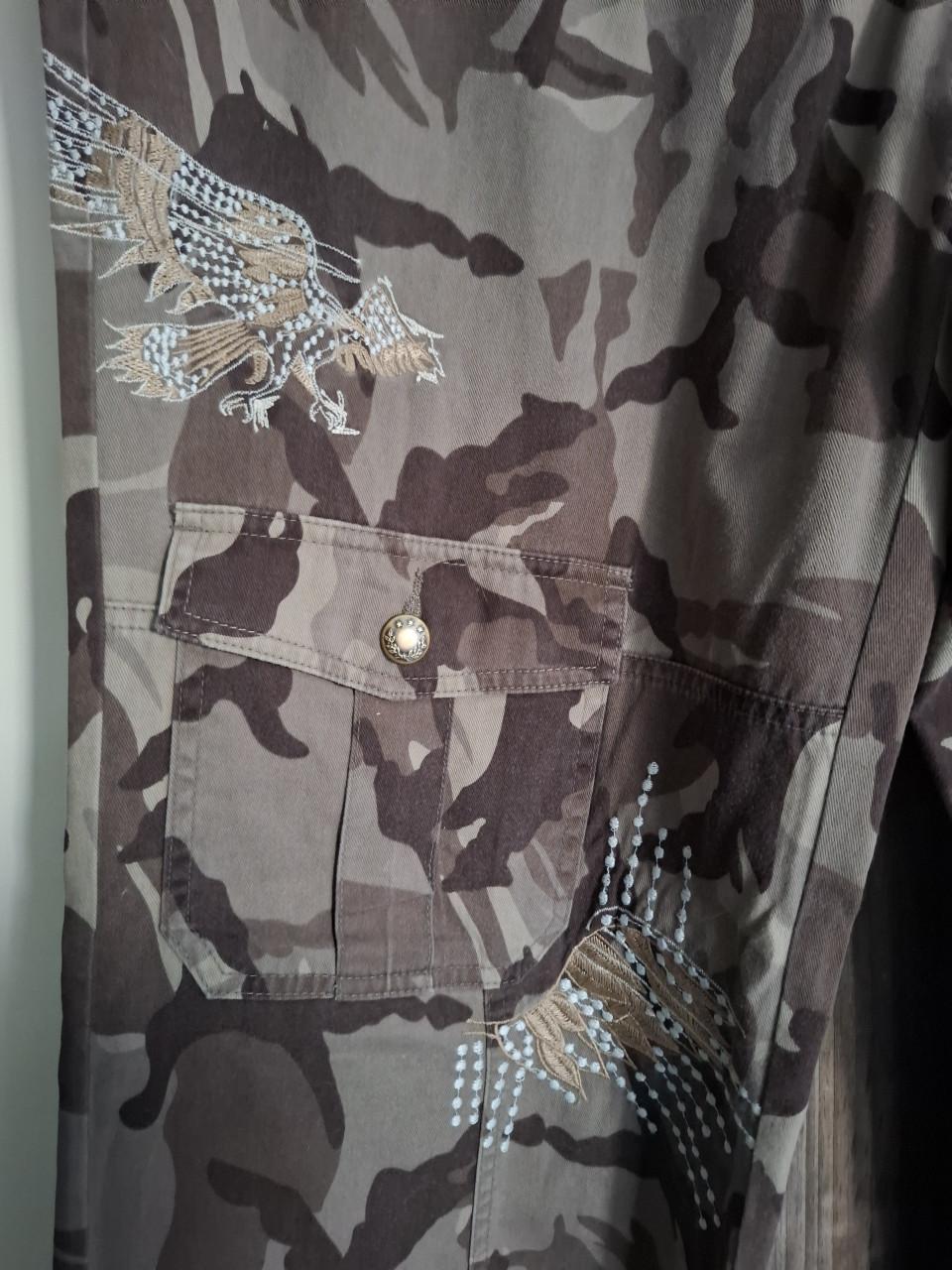 Camouflagebroek met borduursel. Maat 44. Nieuw