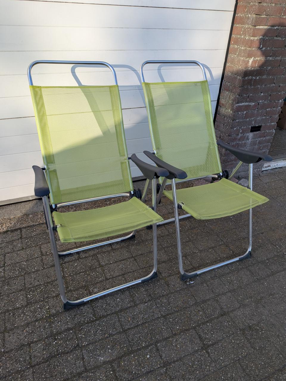 2 verstelbare tuinstoelen