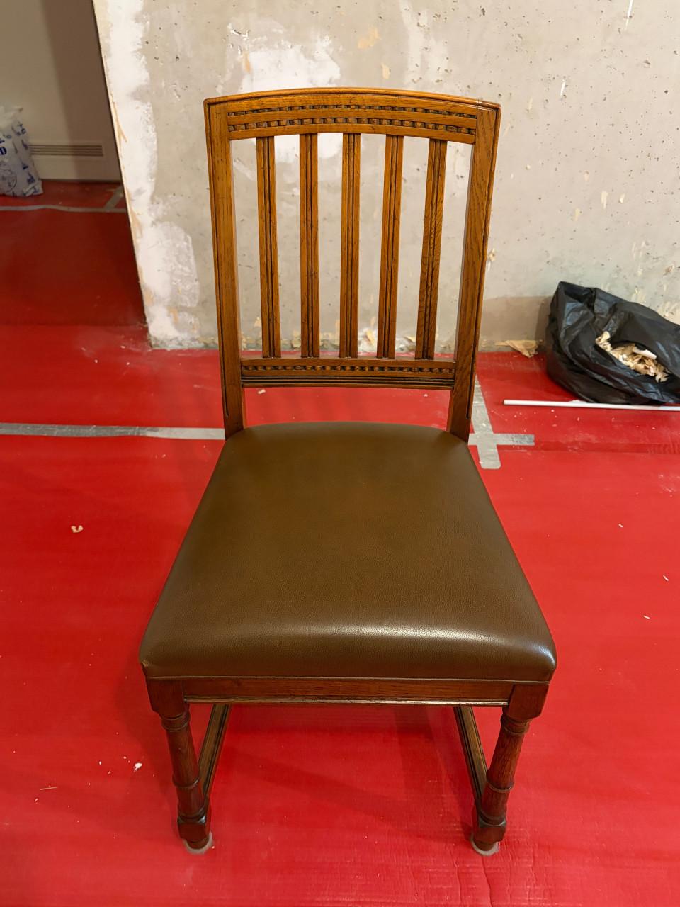 Massief houten eettafel klassiek 4 stoelen/zeer goede staat