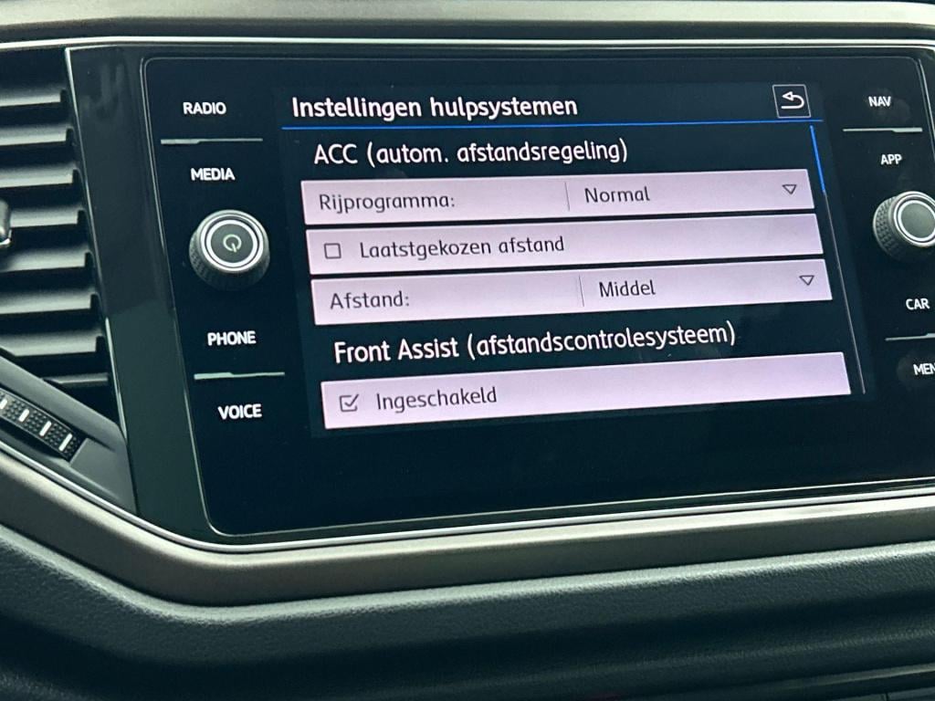 Volkswagen T-roc 1.0 tsi style | lmv | panorama dak | navigatie | parkeer s