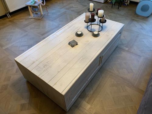 White wash salon tafel