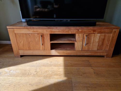 Tvkast teakhout 170 cm