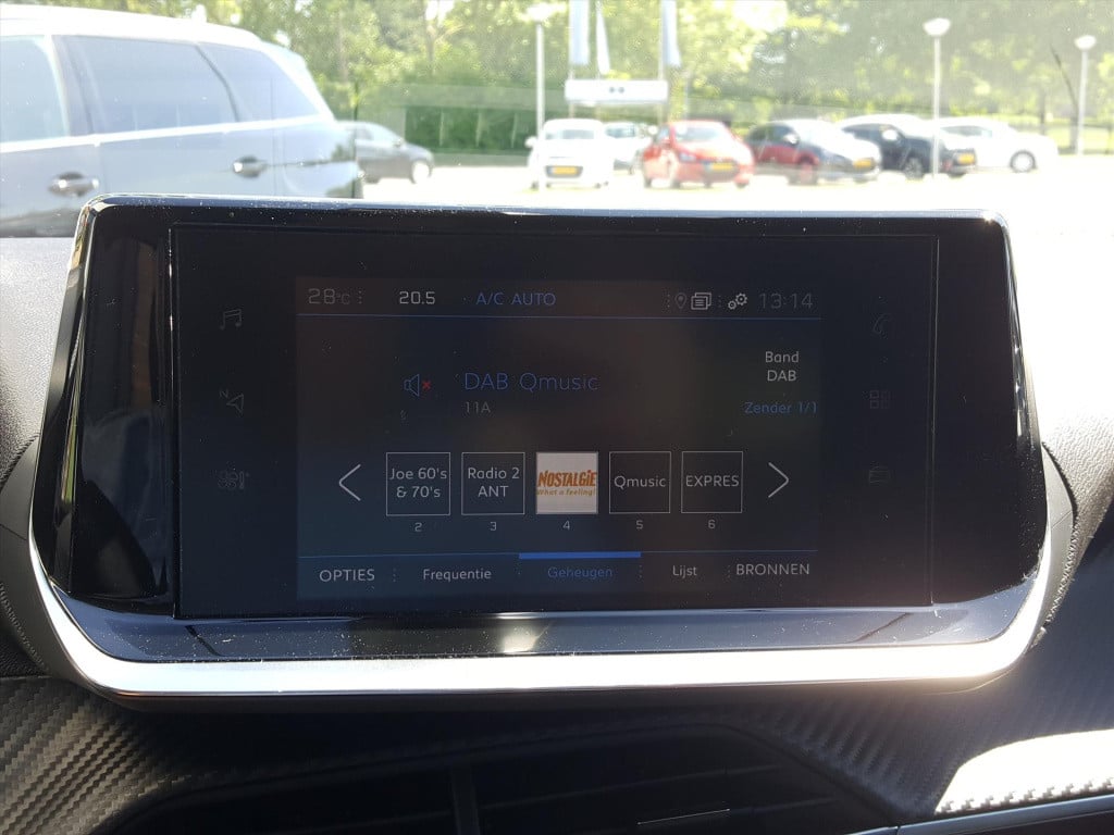 Peugeot 2008 1.2 puretech 100pk allure pack navigatie | apple carplay & and