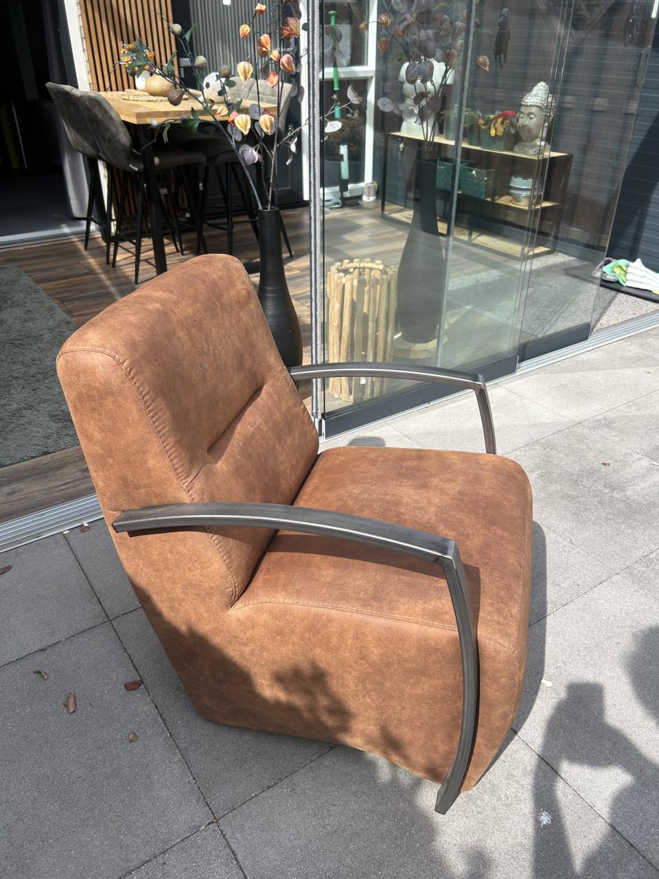 Fauteuil in cognac kleur koopje!