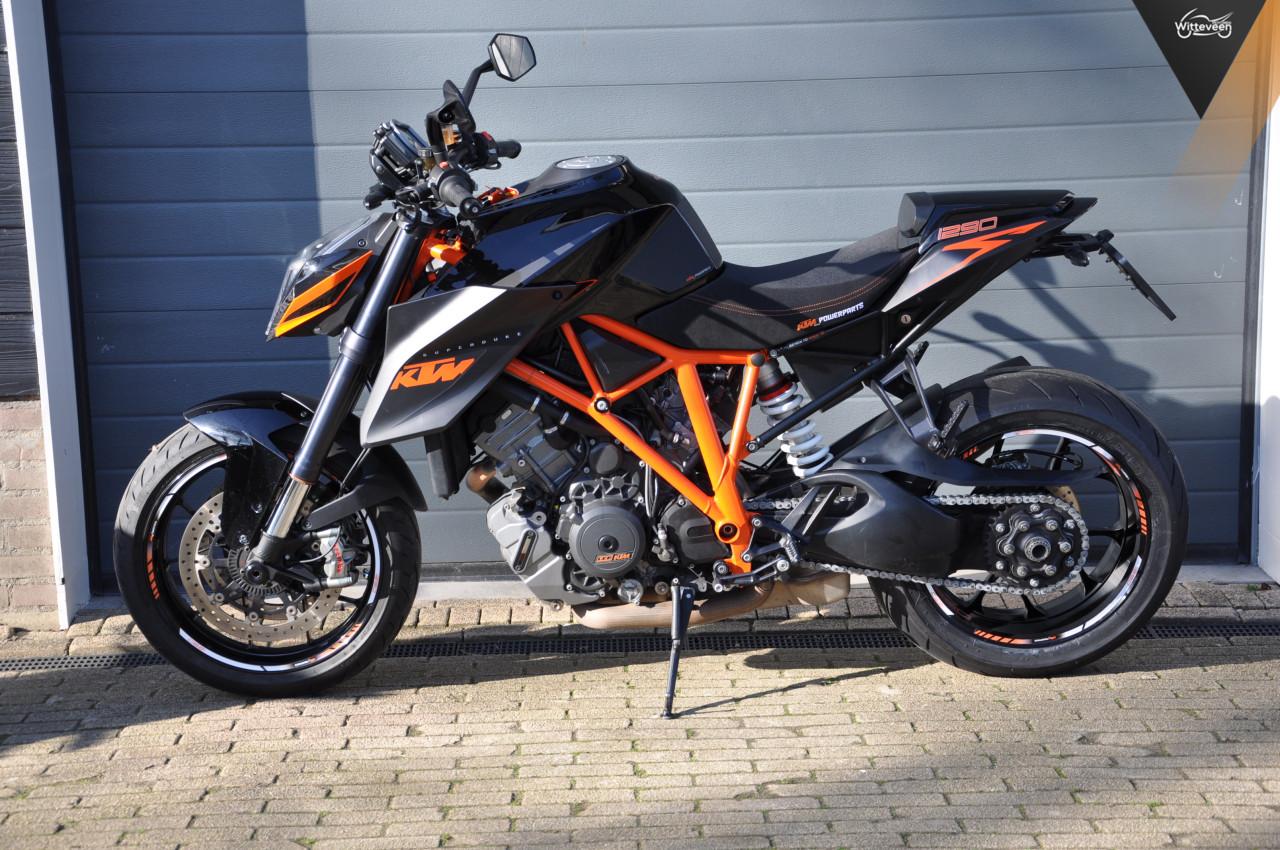 KTM 1290 SuperDuke R Akrapovic, Nederlandse motor