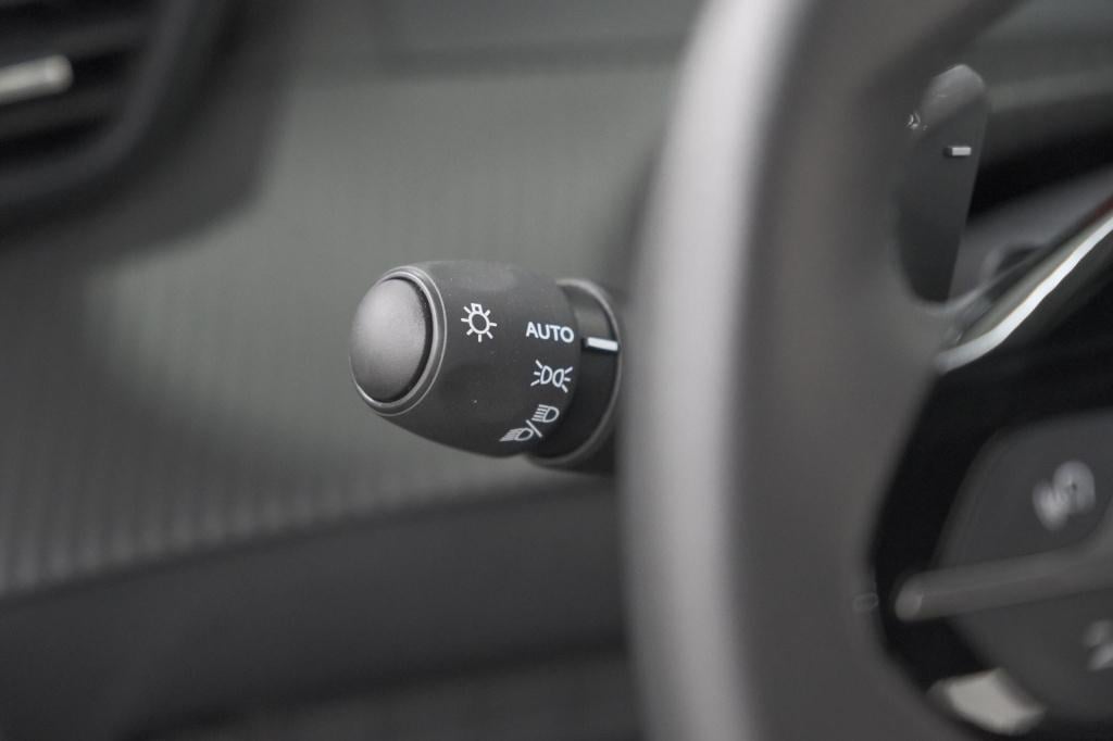 Peugeot 2008 hybrid 136 e-dcs6 style | apple carplay | parkeersensoren | cl