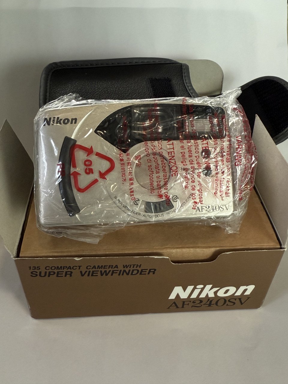 Nikon AF240SV 28mm lens autofocus red eye reduction