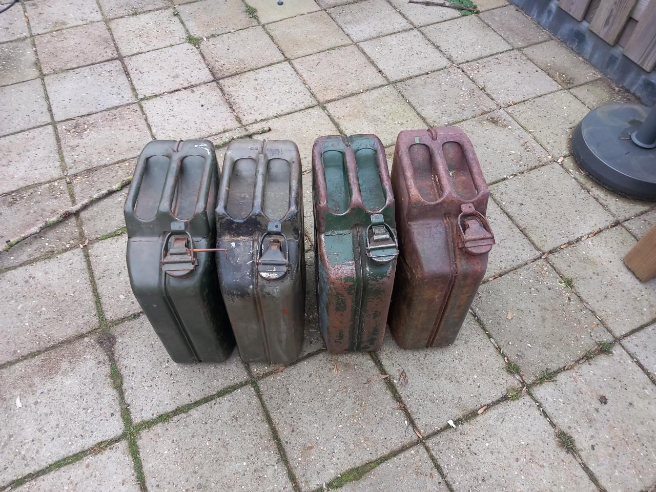 4 gebruikte Jerrycans 20l