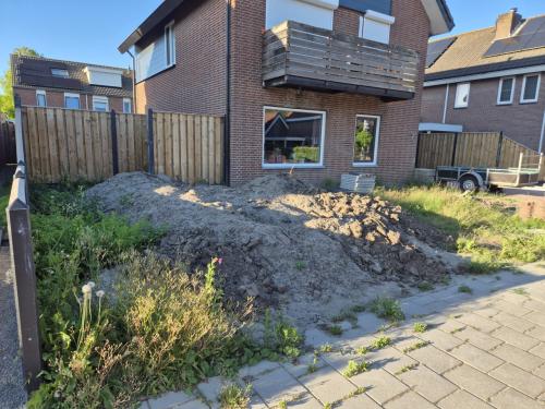 Grond , ongeveer 10m3. (Gratis)