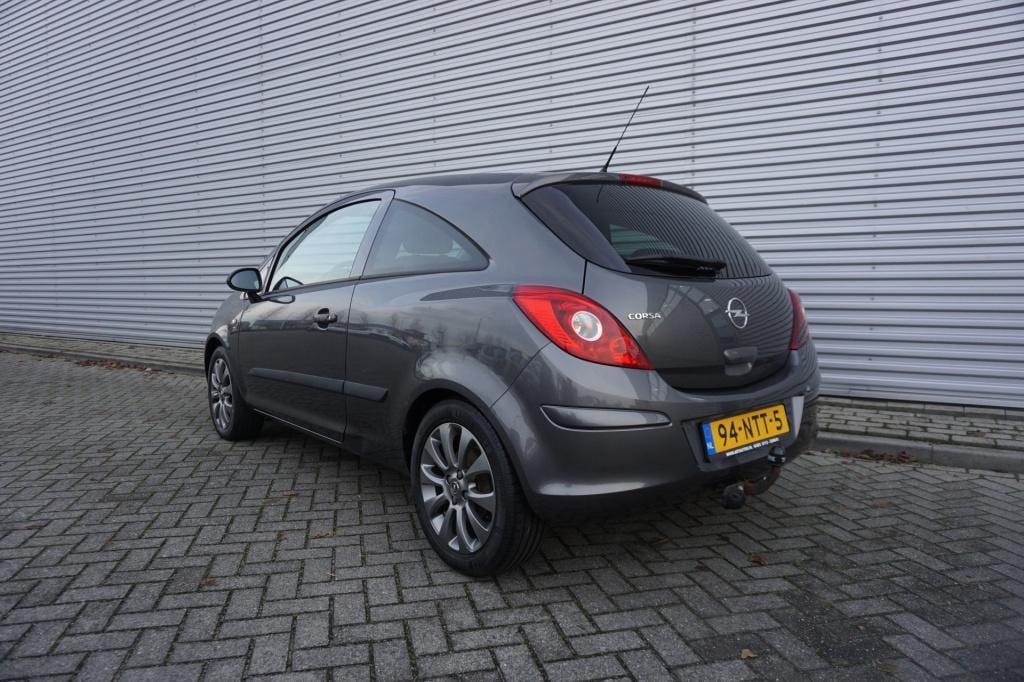 Opel Corsa 1.4-16v '111' edition airco / elektr. ramen / cruise / trekhaak