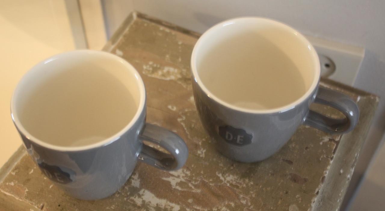 Set van 2 nieuwe grijze grote douwe egtberts mokken