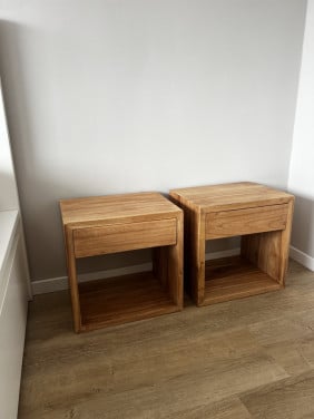 Houten nachtkastjes zwevend