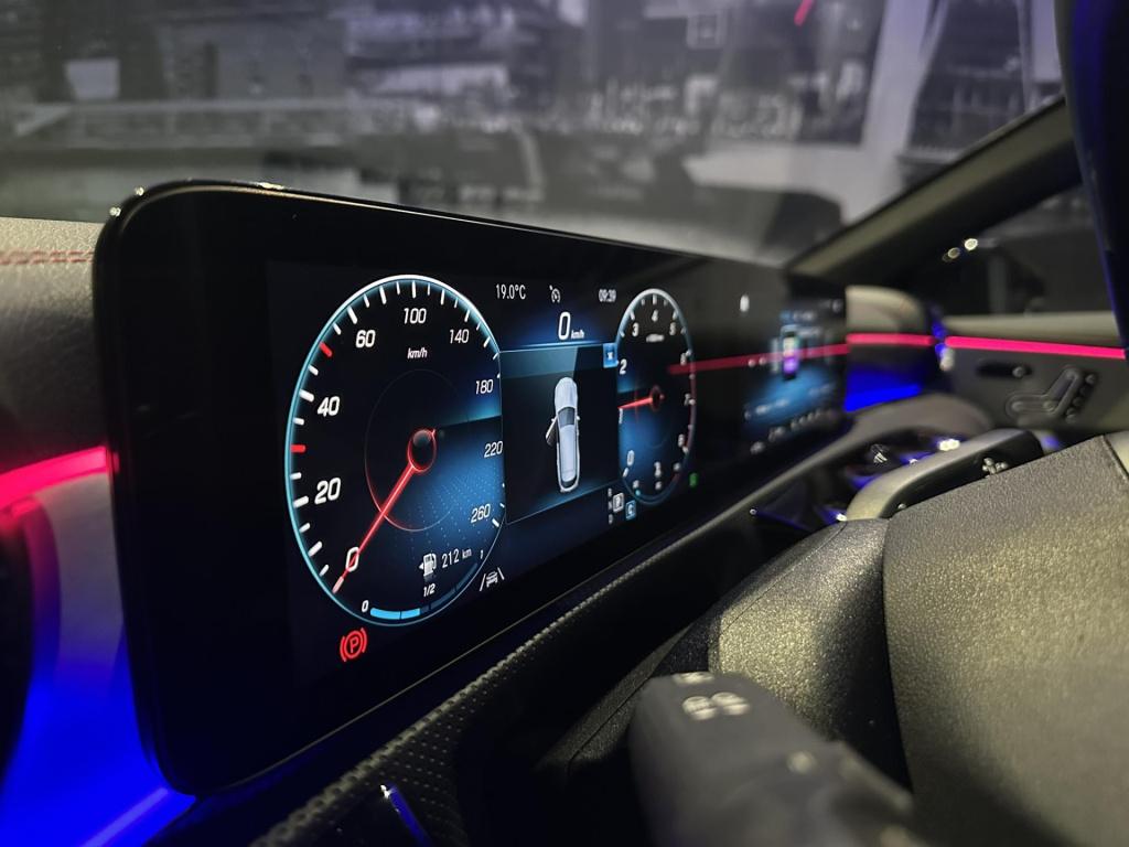 Mercedes-Benz Cla shooting brake 200 business solution amg *pano*sfeerverli