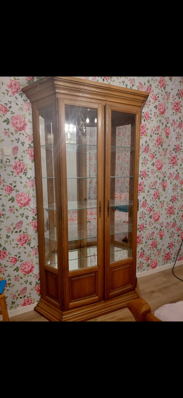 Prachtige houten vitrinekast