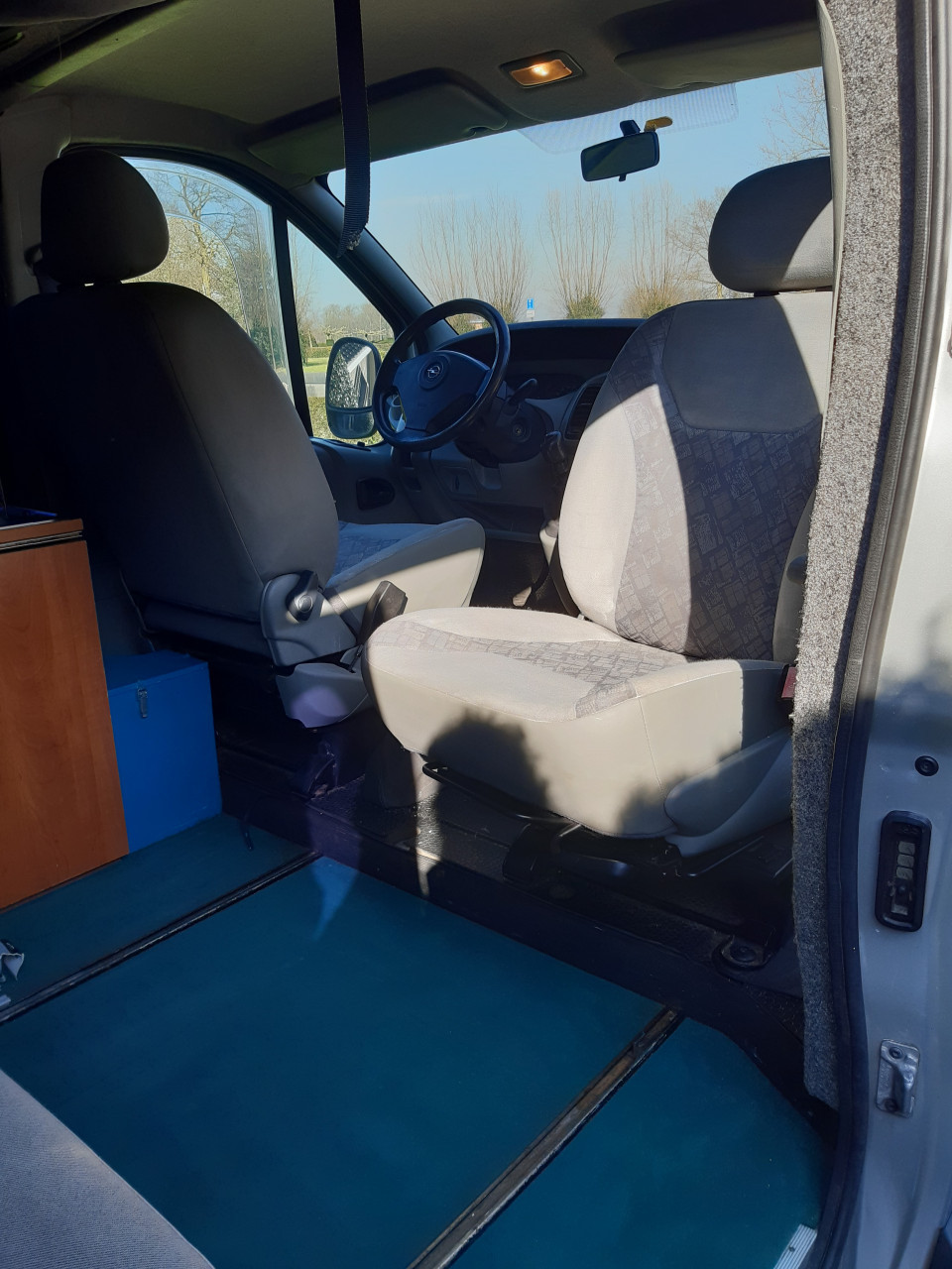 Vivaro kampeerbus
