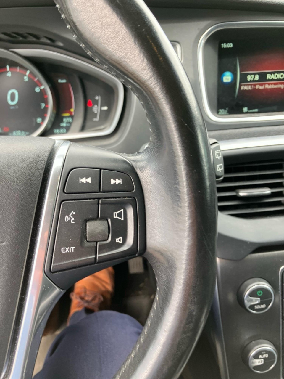 Volvo V40 2.0 t3 momentum | panoramadak | navigatie | cruise control | trek