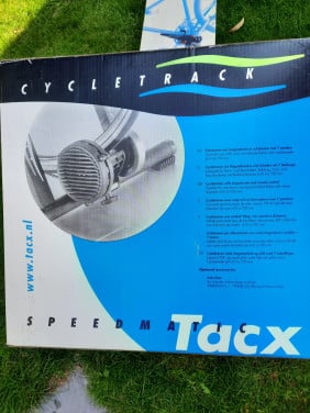 FIETSTRAINER VAN TACX. NIEUW IN DE DOOS