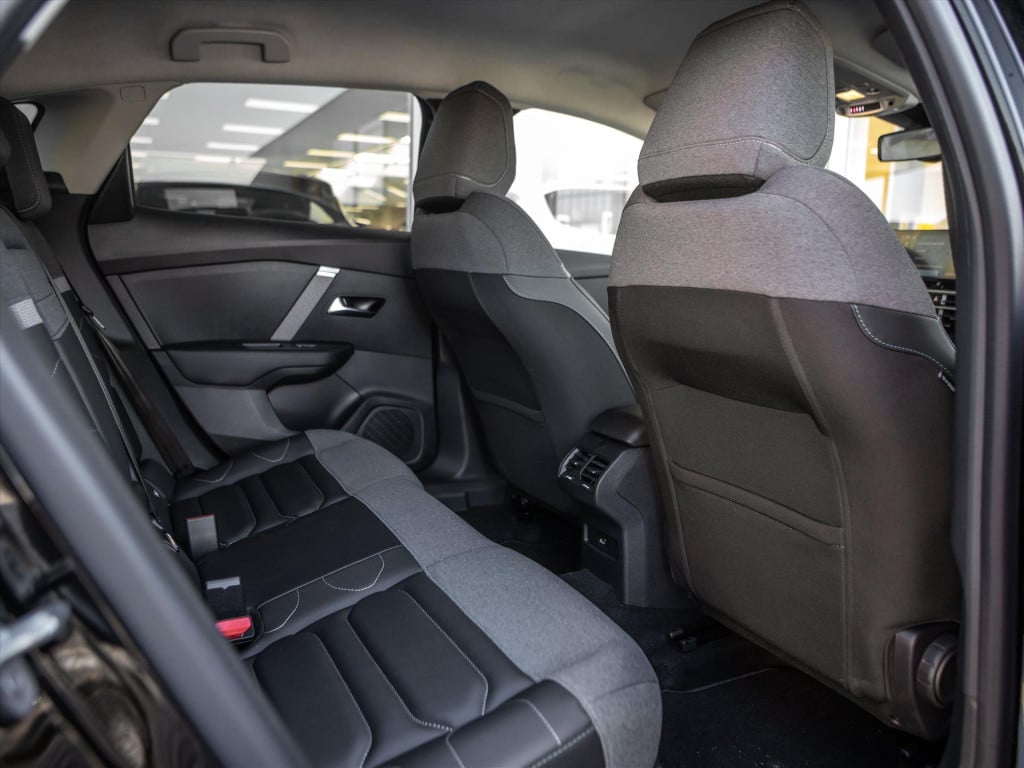 Citroen C4 1.2 hybrid 136pk e-dcs6 plus automaat | camera | park. sensoren 