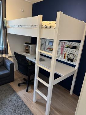 Hoogslaper met bureau