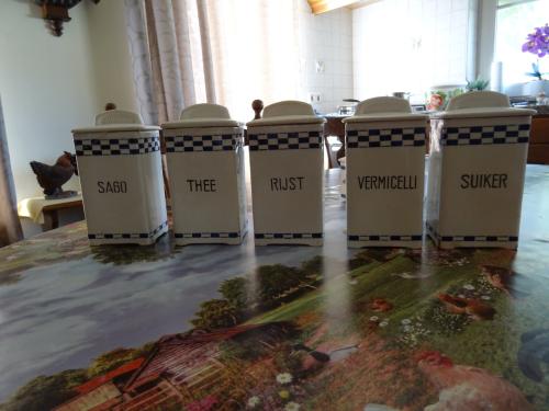 Te koop antieke zeer oude voorraad potten zie foto s