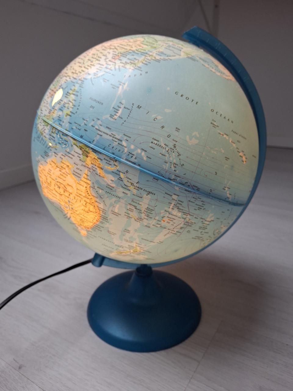 Globe, wereldbol met verlichting
