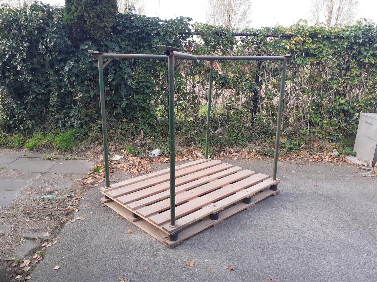 Pallet kooien stapelbaar groot formaat 60 stuks te koop