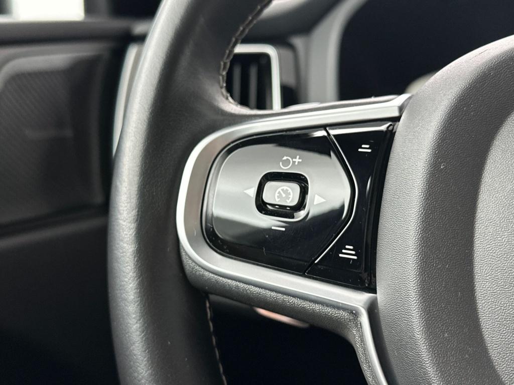 Volvo XC60 b5 264pk r-design| pano| camera| stoelverwarming| trekhaak