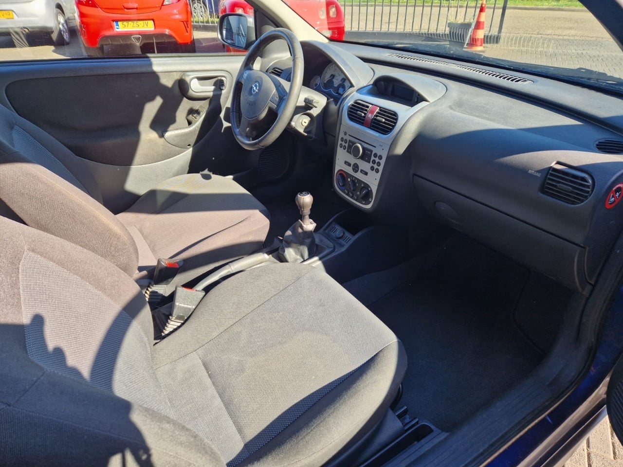 TE KOOP OPEL CORSA 1.2 16V SILVERLINE VOL JAAR APK BIJ AFLEVERING